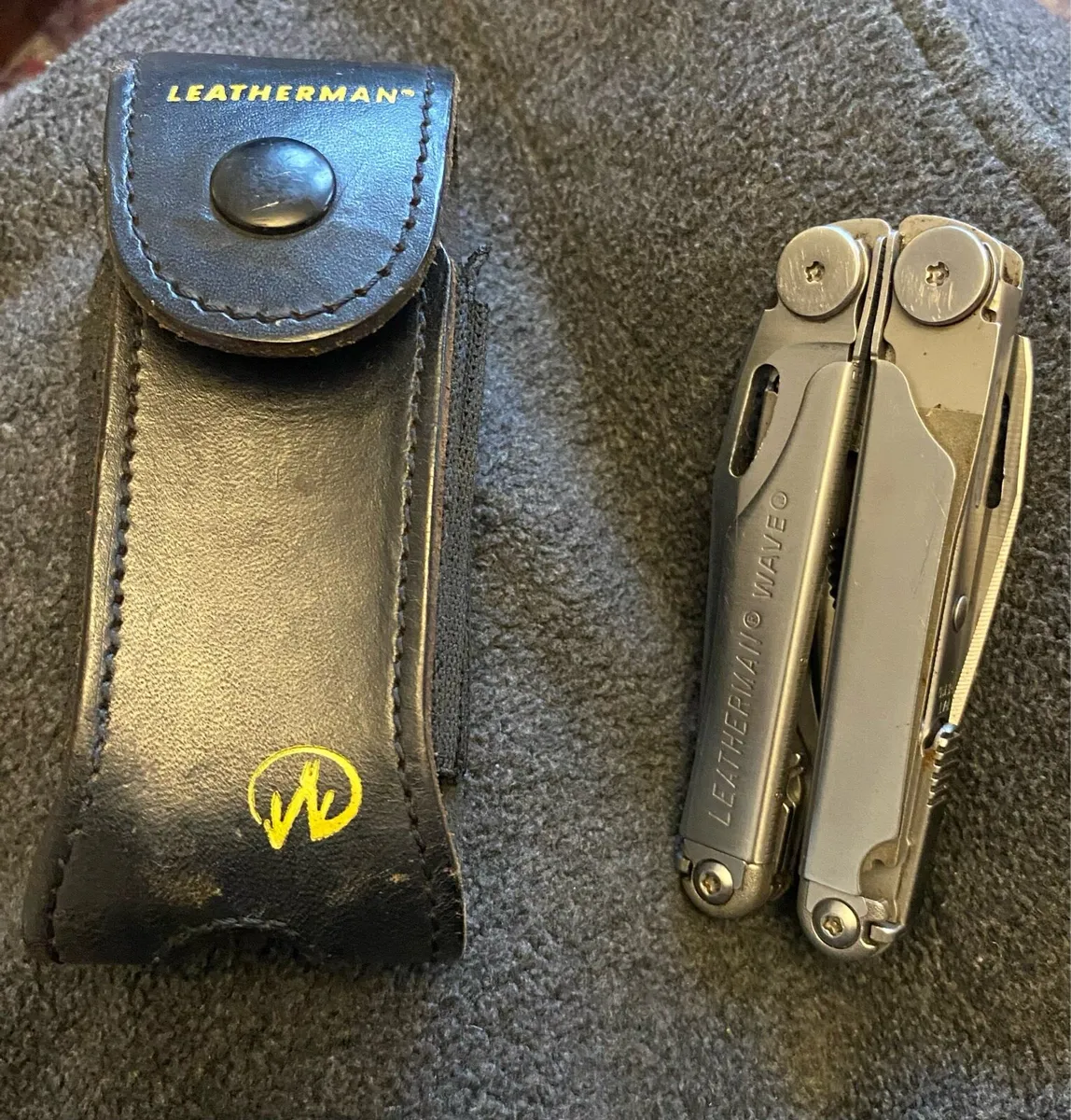 Leatherman Wave Multitool with Leather Case - Image 1