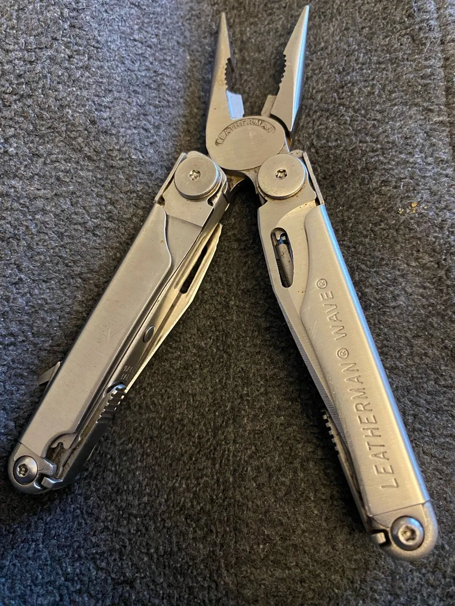 Leatherman Wave Multitool with Leather Case - Image 2