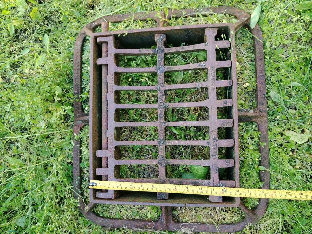 Cast Iron Gully Grate - Image 4