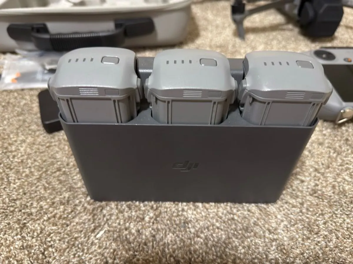 DJI Air 3s fly more combo - Image 3