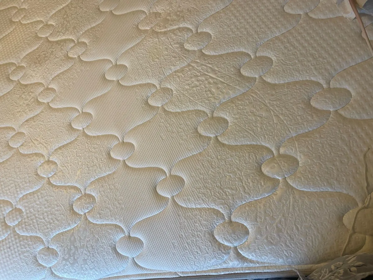 King size mattress - Image 4