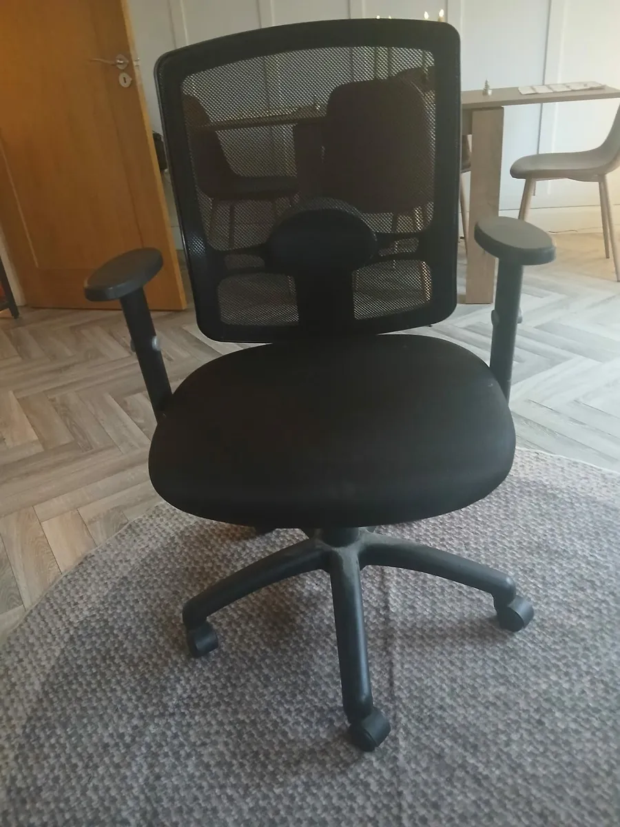 Desk chair - Image 1