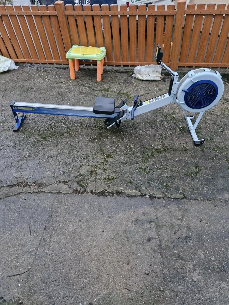 Rowing machine - Image 1