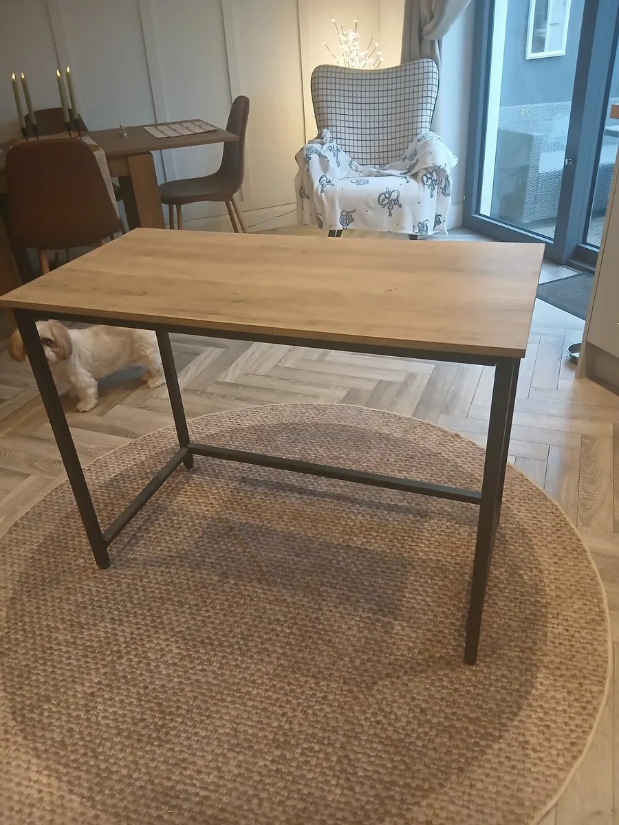 Computer desk - Image 1