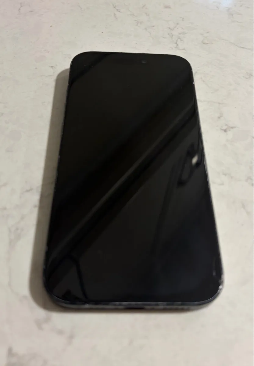 iPhone 15 - Image 1
