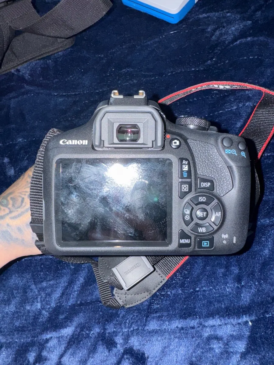 Canon EOS 2000D - Image 3