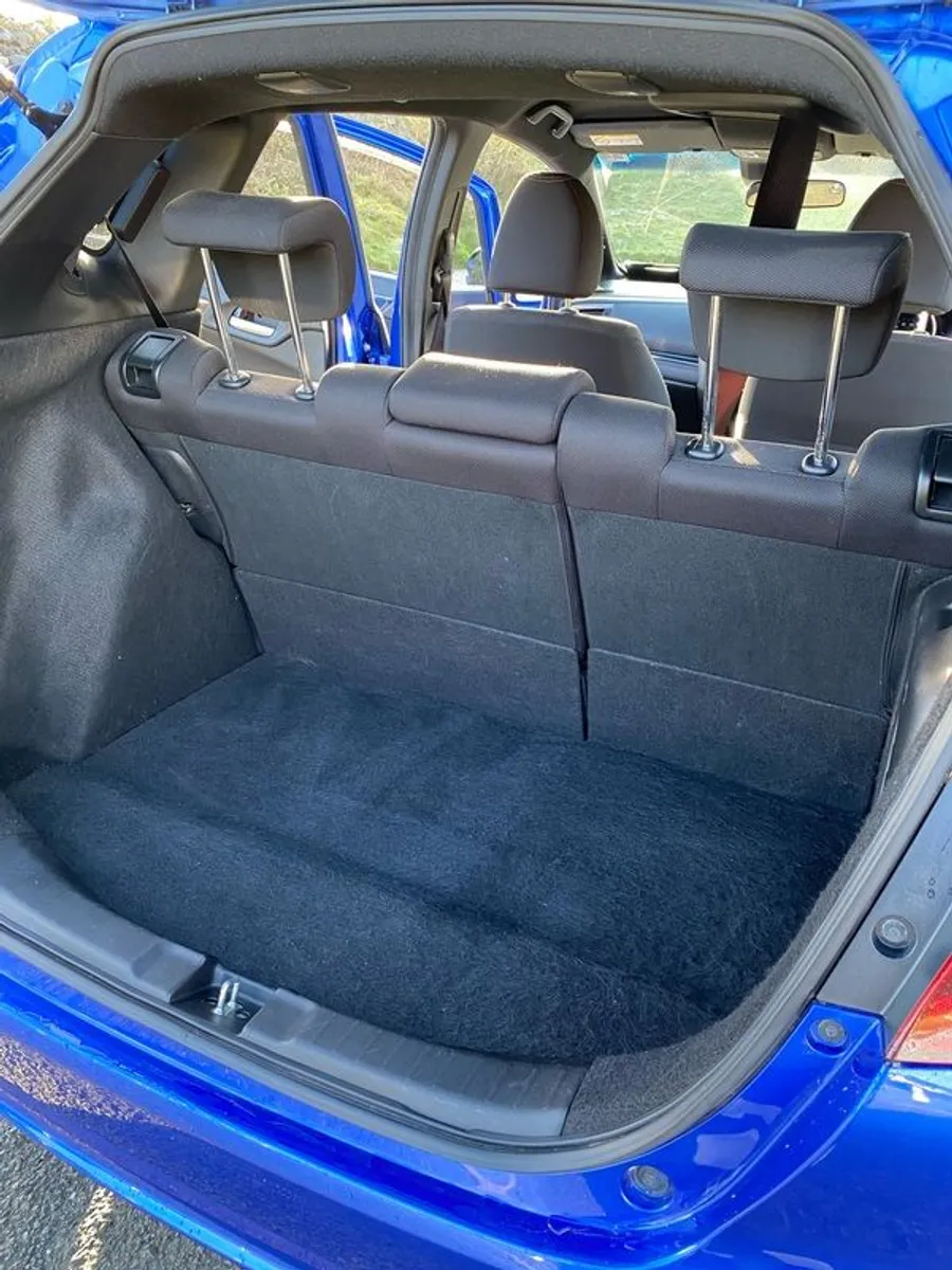 2016 Honda Fit, Hybrid Automatic, front & rear parking sensors with Reverse Camera,  + 2 Key Fobs - Image 4