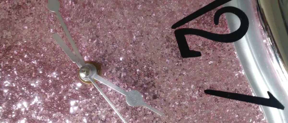 Pink glitter Silver wall clock - Image 4