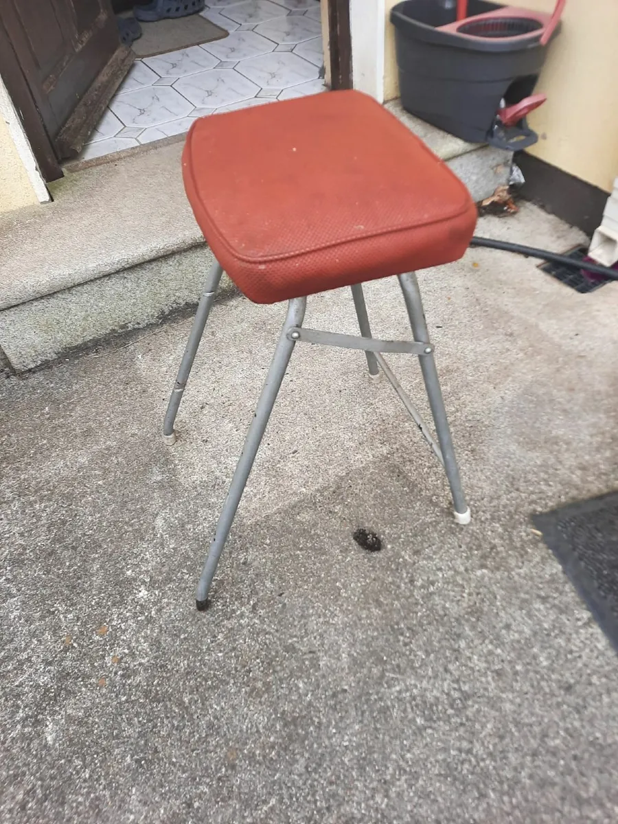 Vintage foldable stool - Image 1