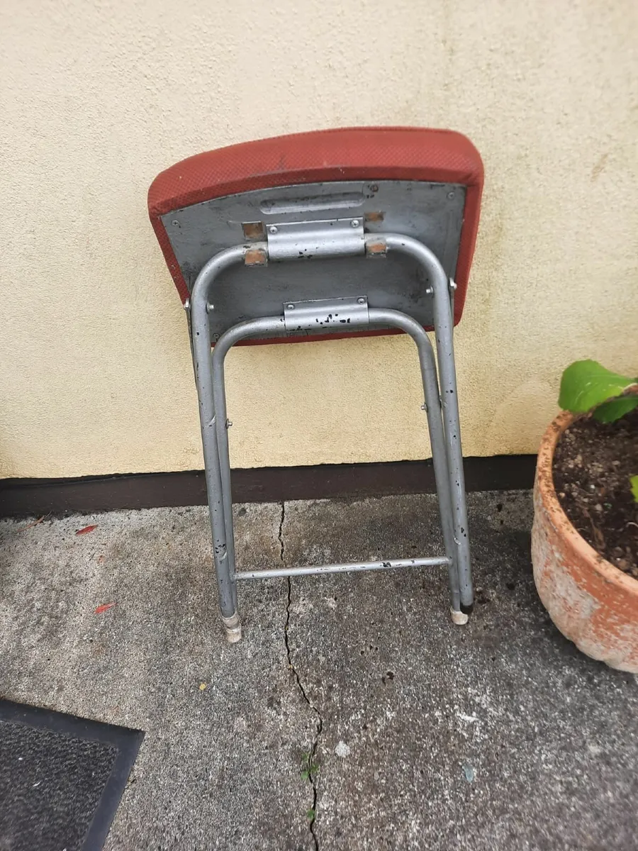 Vintage foldable stool - Image 2