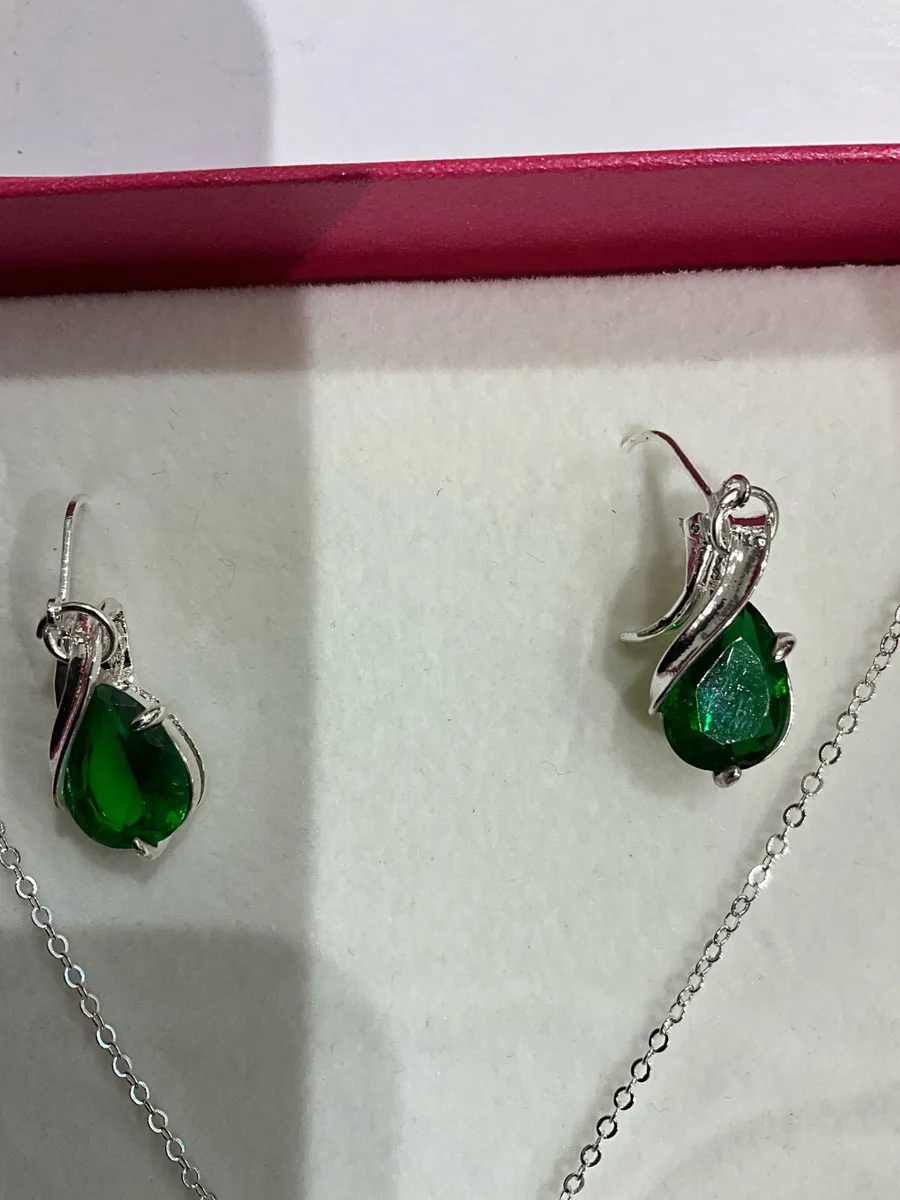 Costume Jewellery- Necklace Set - Image 3