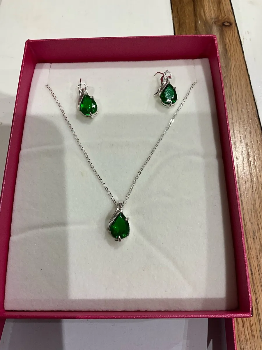 Costume Jewellery- Necklace Set - Image 4