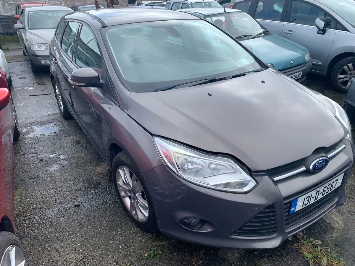 2013  FORD FOCUS 2013 JAGUAR XF - Image 3