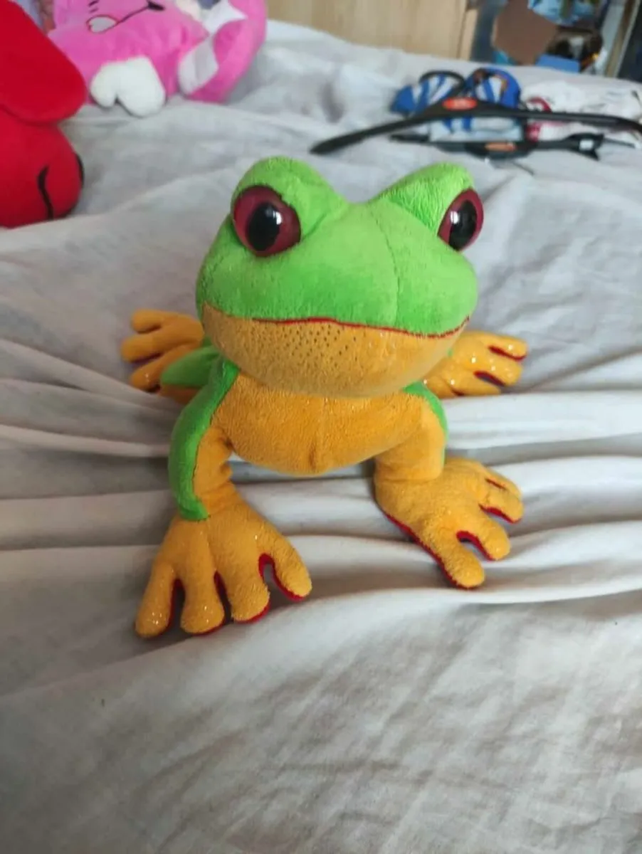 frog plush toy like new - Image 1