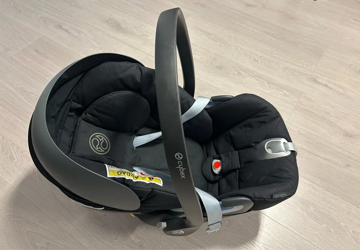 Cybex Cloud Z i-Size Infant Car seat and base - Image 2
