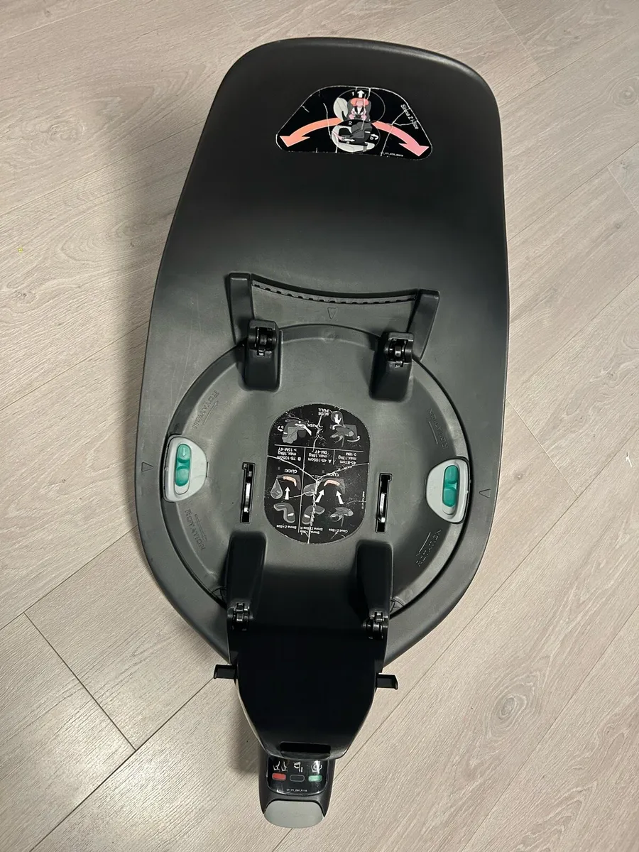 Cybex Cloud Z i-Size Infant Car seat and base - Image 4