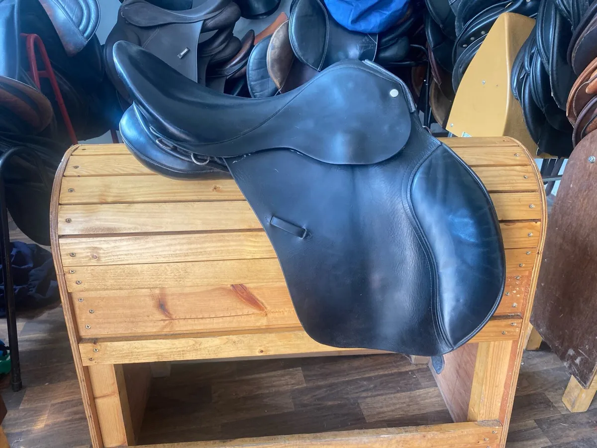 16.5-17” black Leather saddle - Image 2