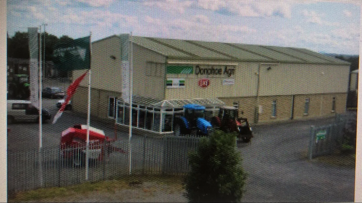 Commercial property for rent - Image 1