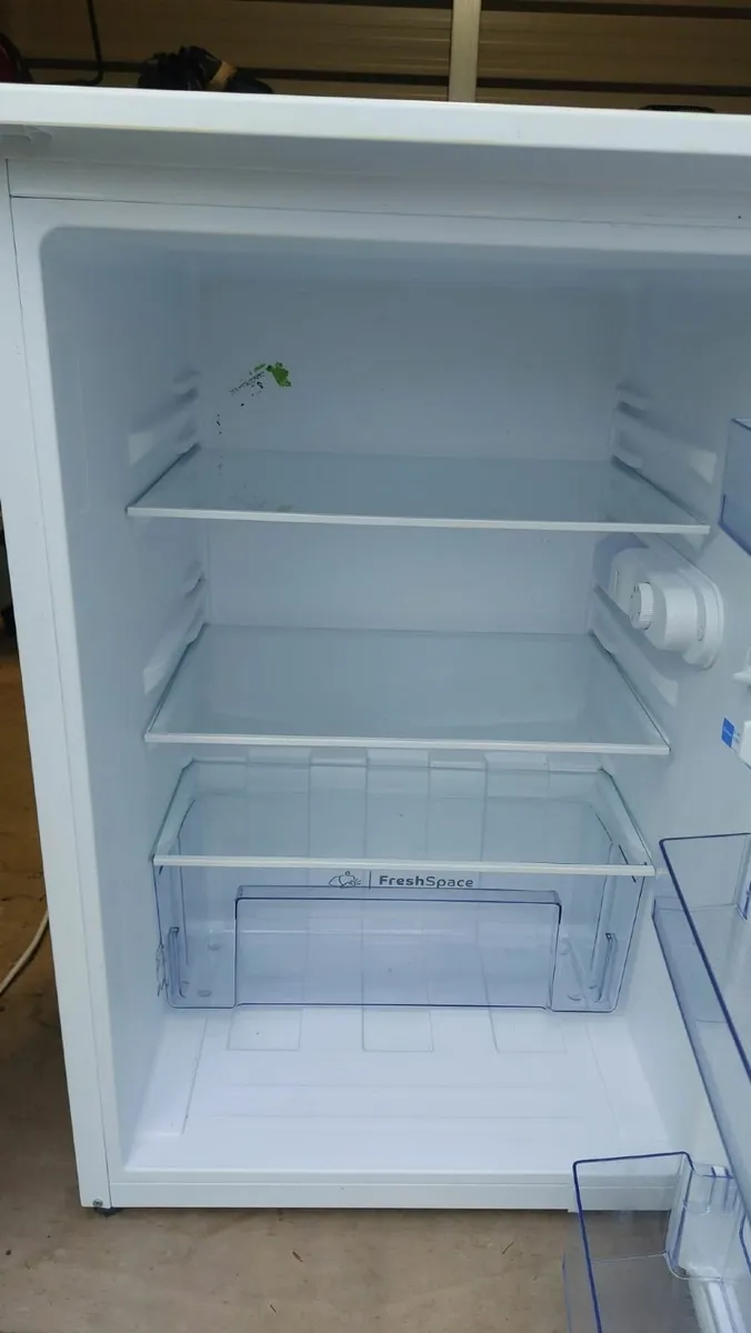 Fridge - Indesit under-counter white fridge - Image 2