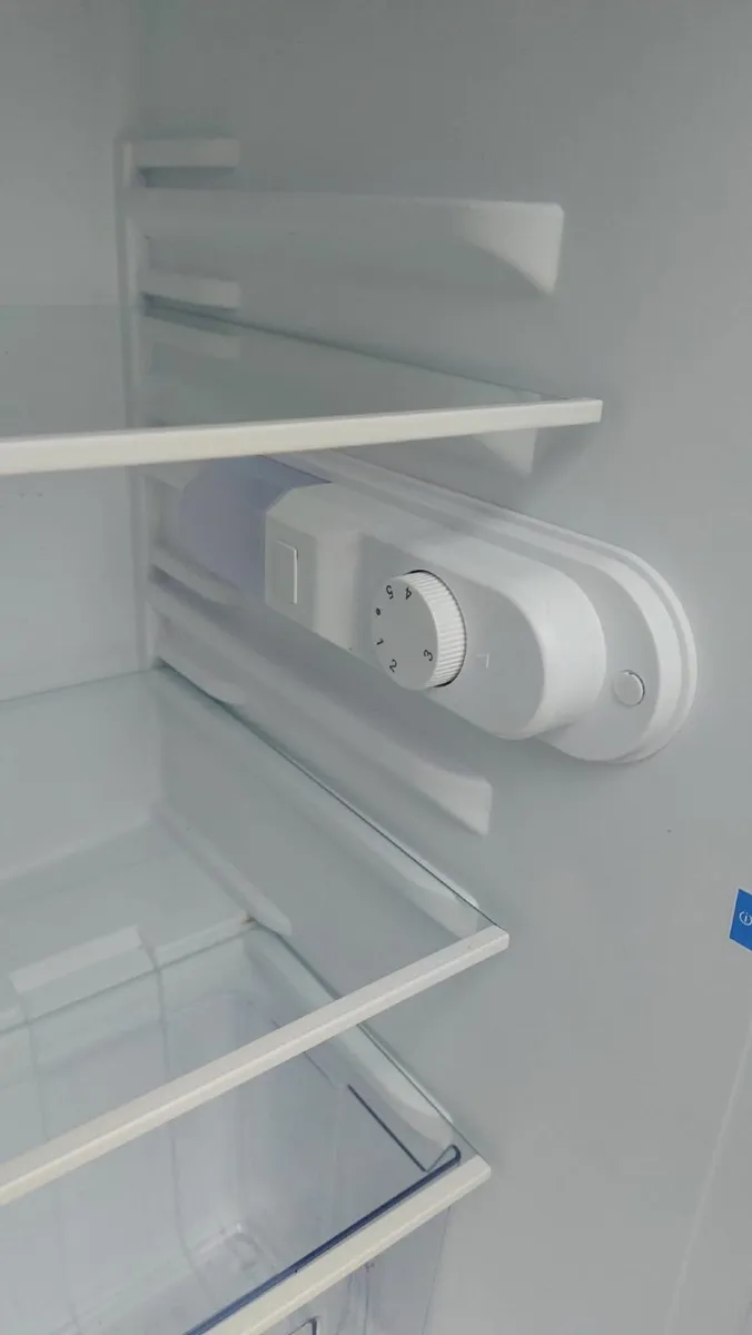 Fridge - Indesit under-counter white fridge - Image 3