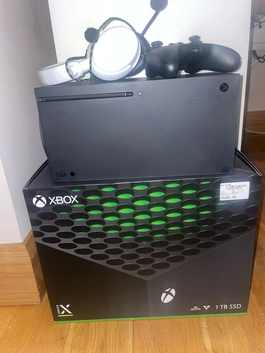 Xbox Series X 1TB, Black (BOX, REMOTE, HEADSET) - Image 1