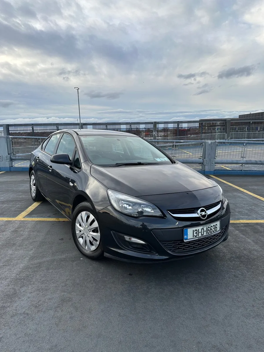 Opel Astra 2013 - Image 2