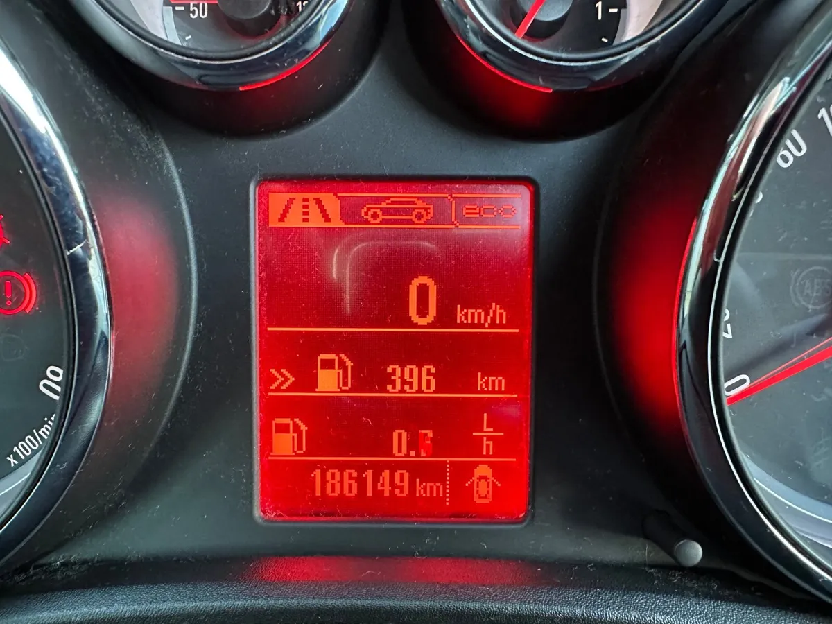 Opel Astra 2013 - Image 4