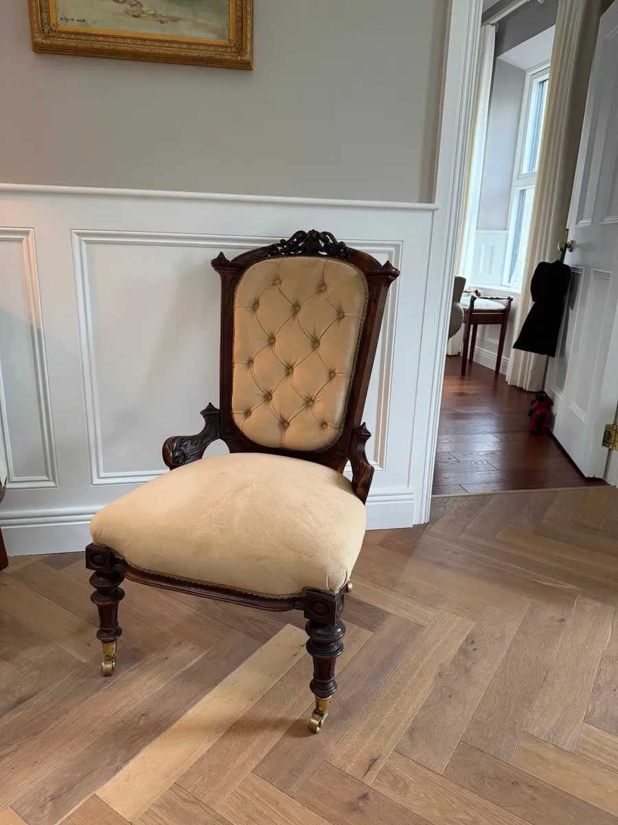 19th Century Walnut show frame ladies Salon Chair - Image 1