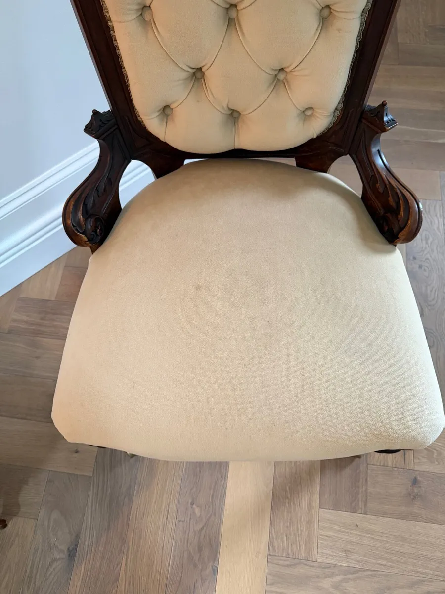 19th Century Walnut show frame ladies Salon Chair - Image 3