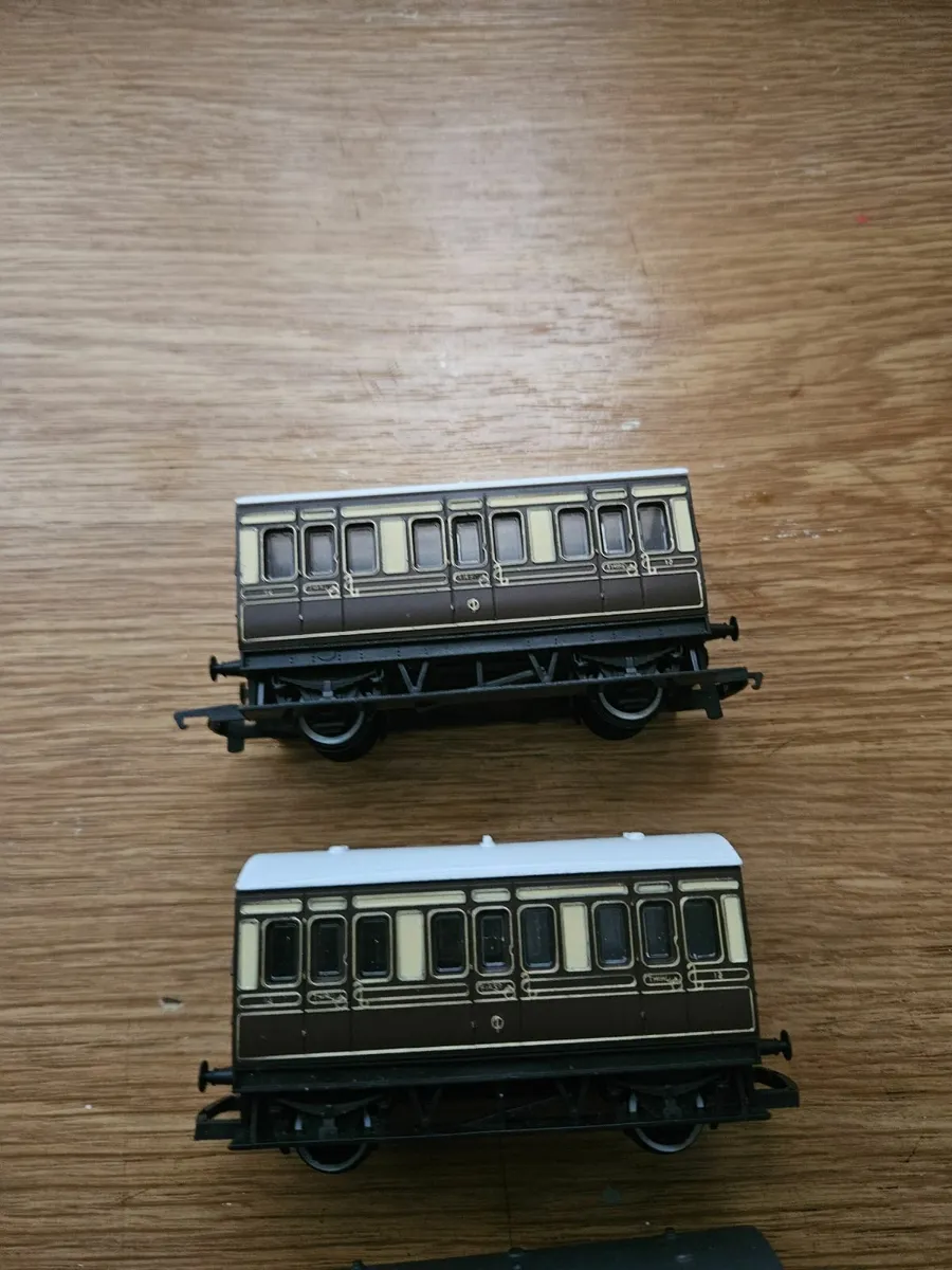 Hornby OO Gauge Carraiges - Image 2