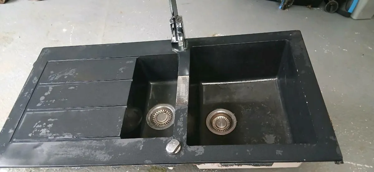 Franke Sink & Smeg Tap - Image 2