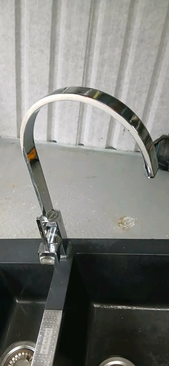 Franke Sink & Smeg Tap - Image 3