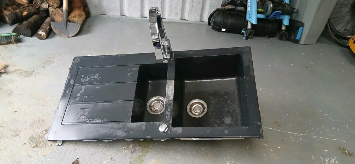 Franke Sink & Smeg Tap - Image 4