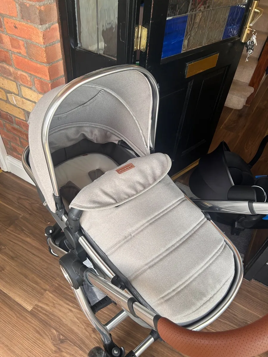 Baby Travel System - Image 1