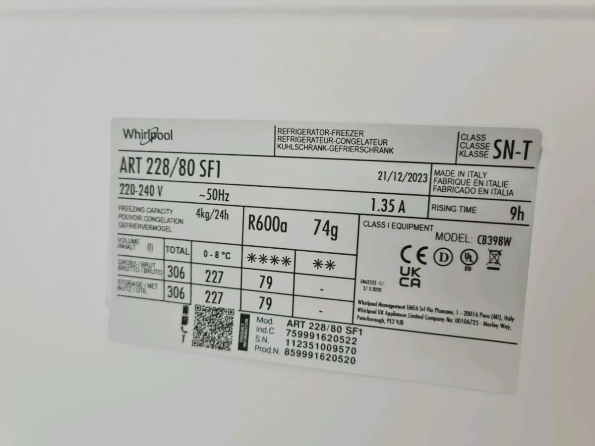 Whirlpool integrated fridge/freezer 70/30 - Image 4