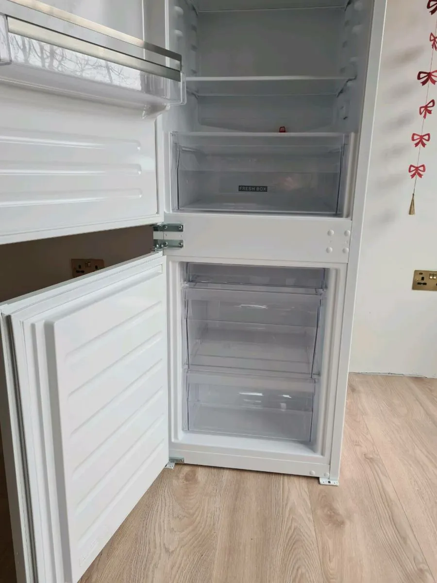 Whirlpool integrated fridge/freezer 70/30 - Image 2
