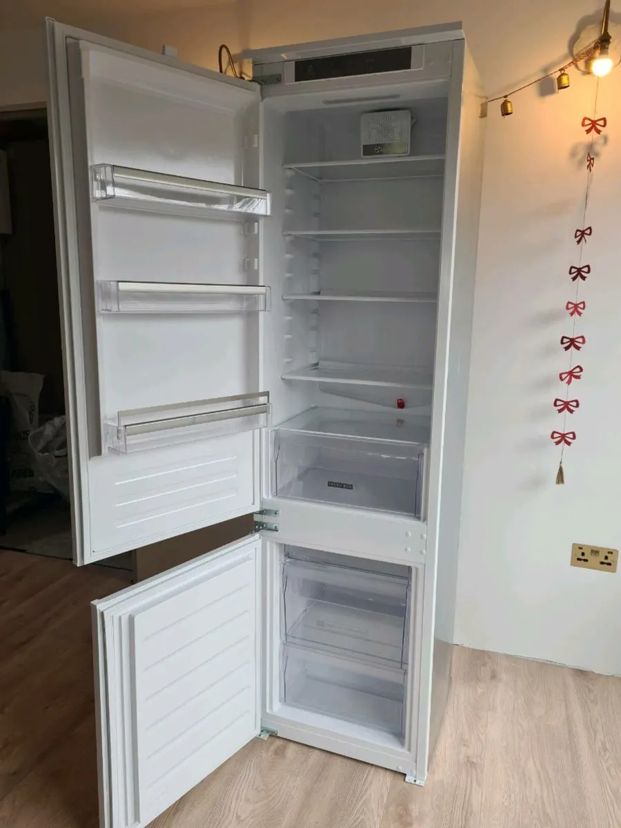 Whirlpool integrated fridge/freezer 70/30 - Image 1