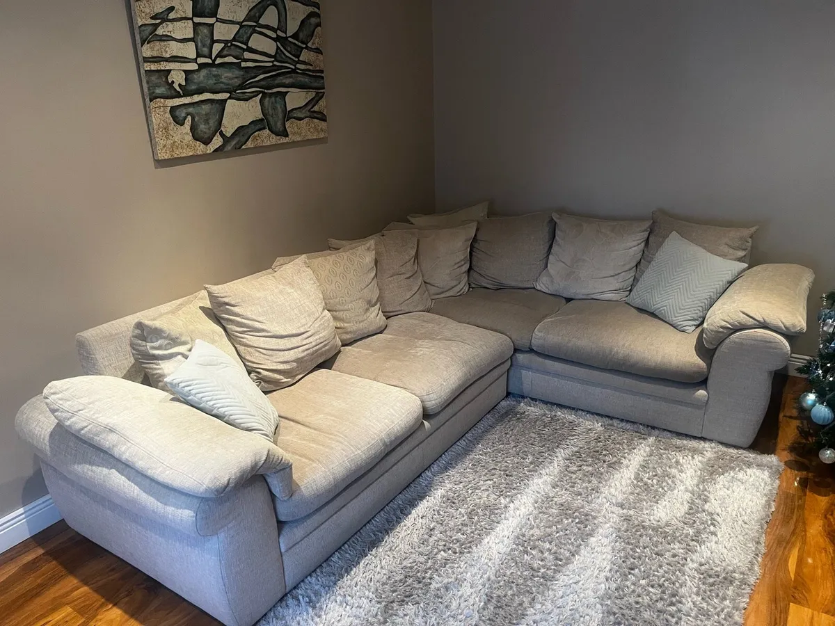 Corner unit couch - Image 1