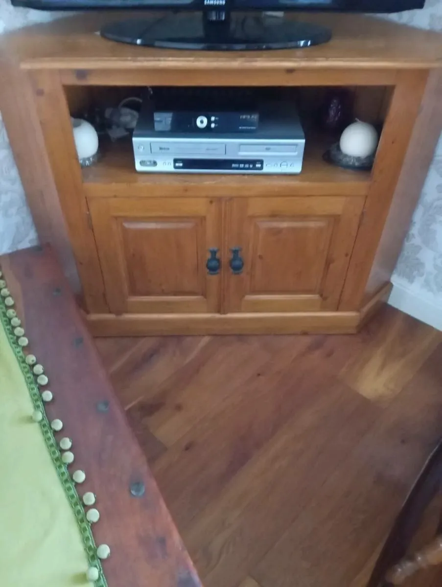 TV corner unit . - Image 1