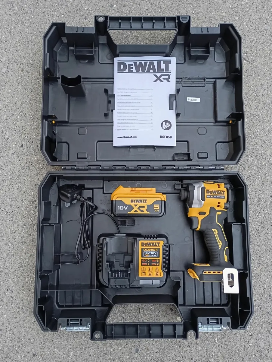 DeWalt dcf850 Impact Driver - Image 1