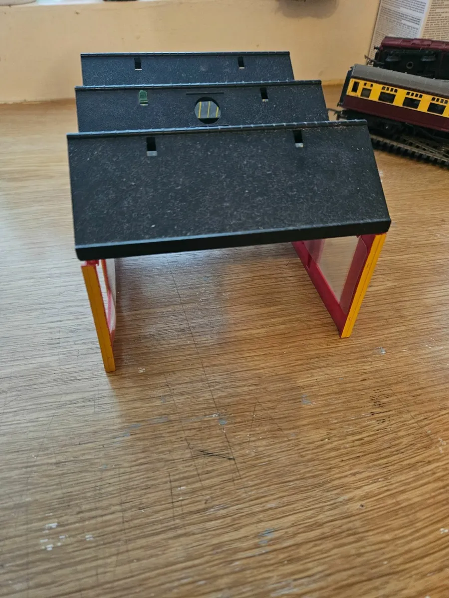 Hornby Triang OO Gauge Engine Shed - Image 4
