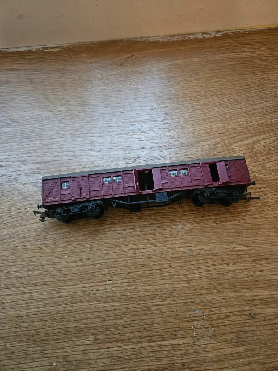 Hornby Triang OO Gauge Parcel Van - Image 1