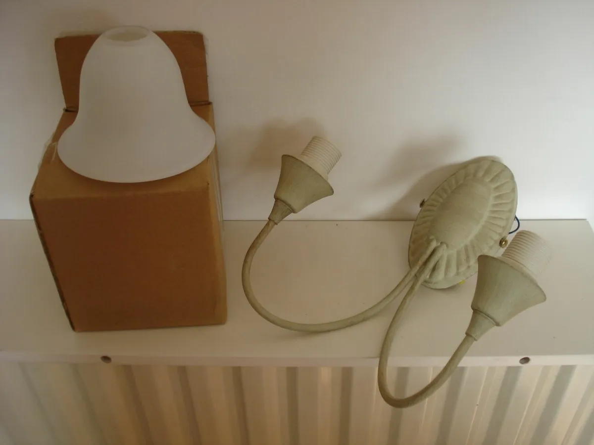 NEW DOUBLE WALL LIGHT. - Image 3