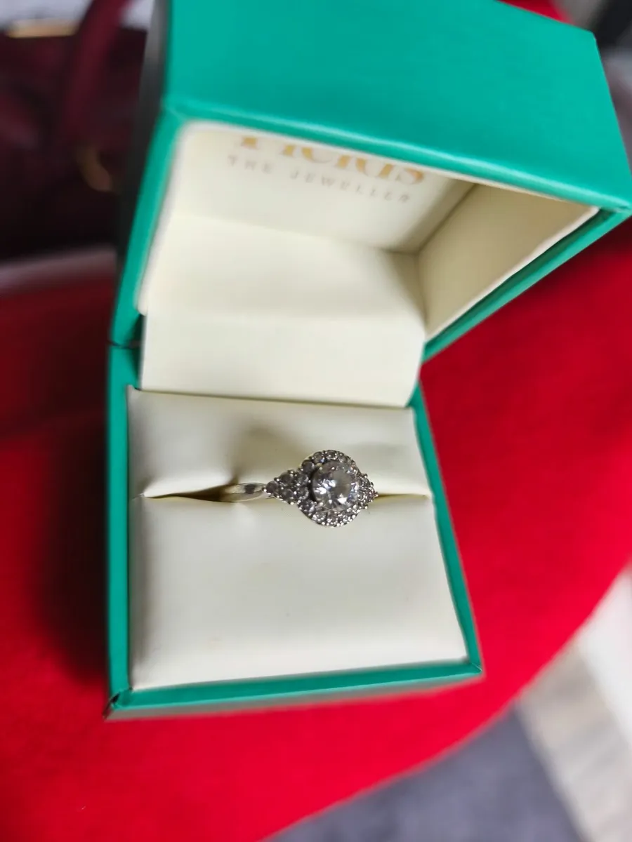 9 CT White Gold ring size is O or P - Image 3