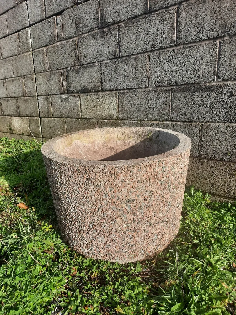 Concrete planter - Image 1