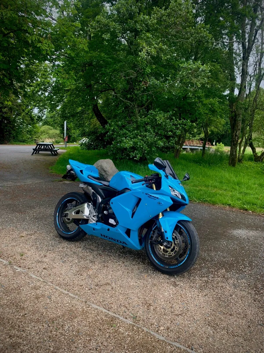 CBR 600rr - Image 2