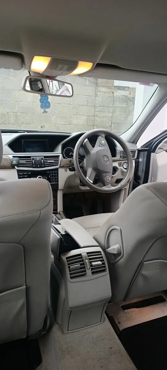 Mercedes-Benz E-Class 2010 - Image 1