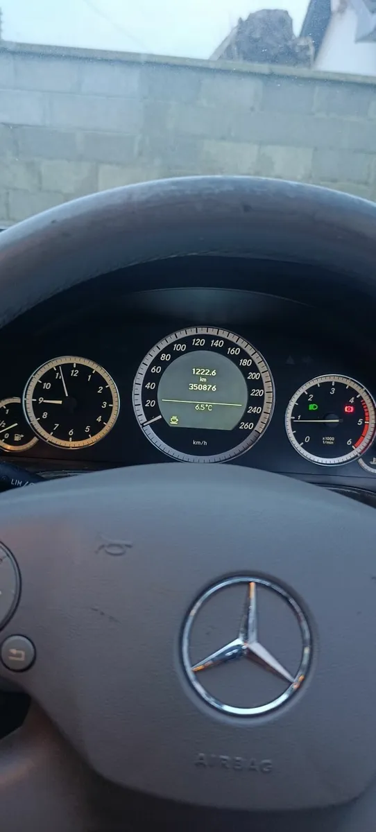 Mercedes-Benz E-Class 2010 - Image 2