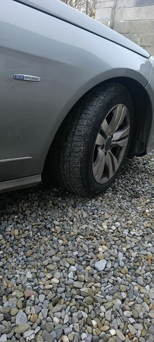 Mercedes-Benz E-Class 2010 - Image 3