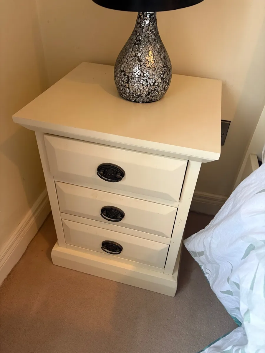 Bed mattress and lockers - Image 2